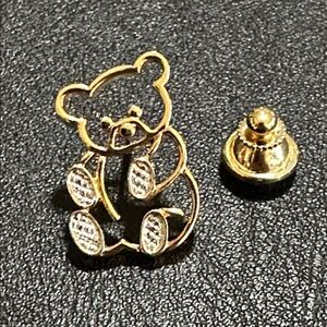4.   Avon 1980 Teddy Bear Animal Pin in Box